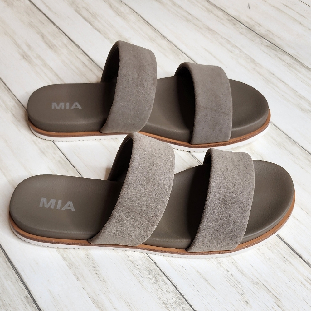 NIB MIA Valeri Sandals